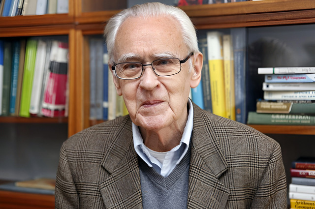 Read more about the article Andrzej Trautman Obituary